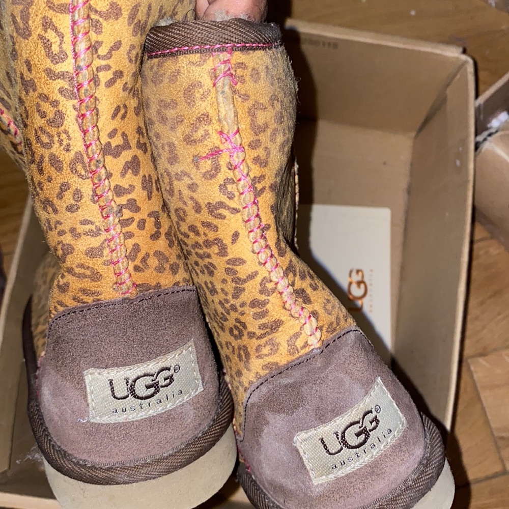 Uggs - Picture 5 of 6